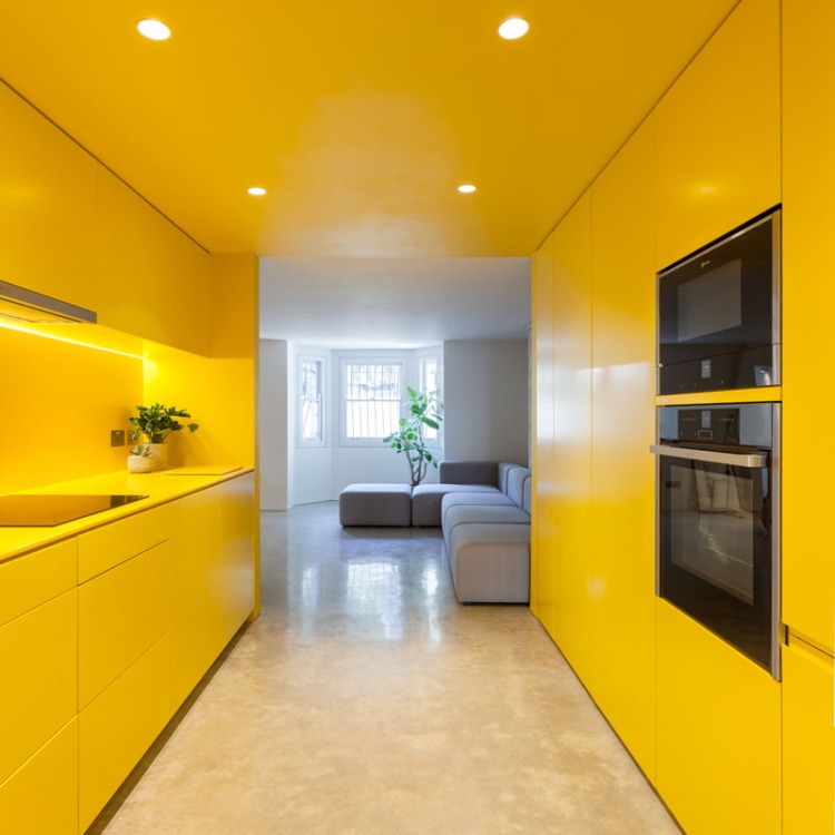 Дизайн современной ярко-желтой кухни