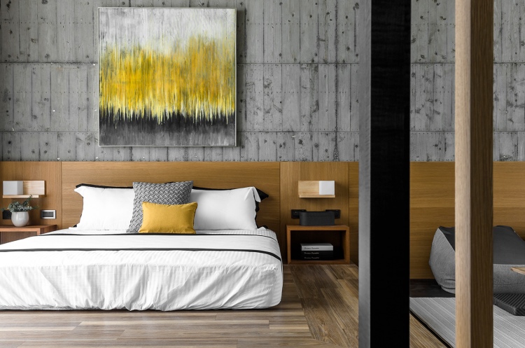 Современный дизайн интерьера спальни дома в индустриальном стиле