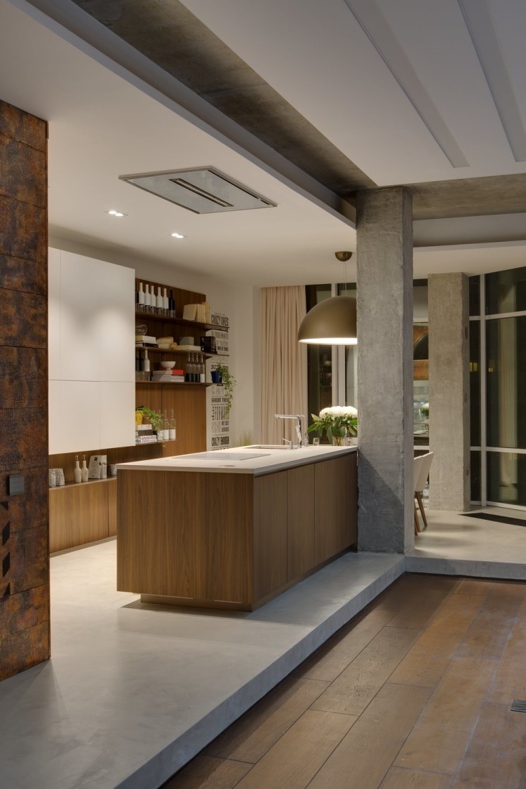 Современный дизайн интерьера кухни апартаментов в индустриальном стиле
