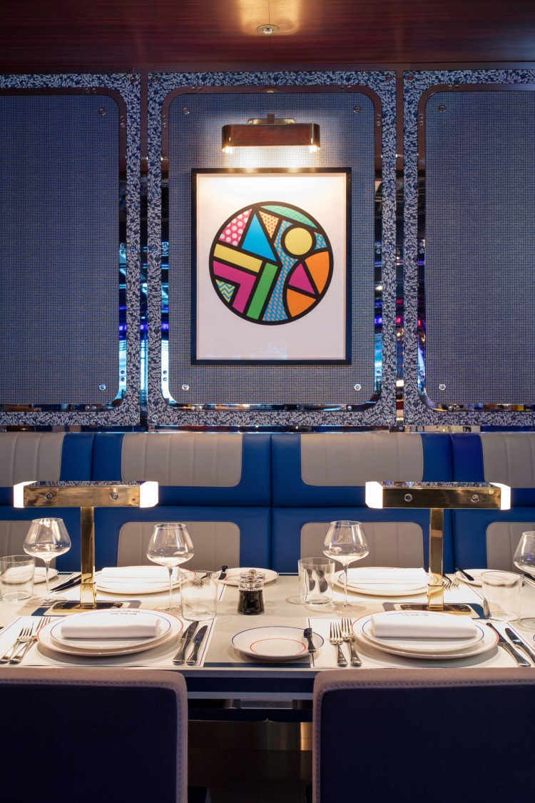 Современный дизайн интерьера Лондонского ресторана Bob Bob Cité в футуристическом стиле 3