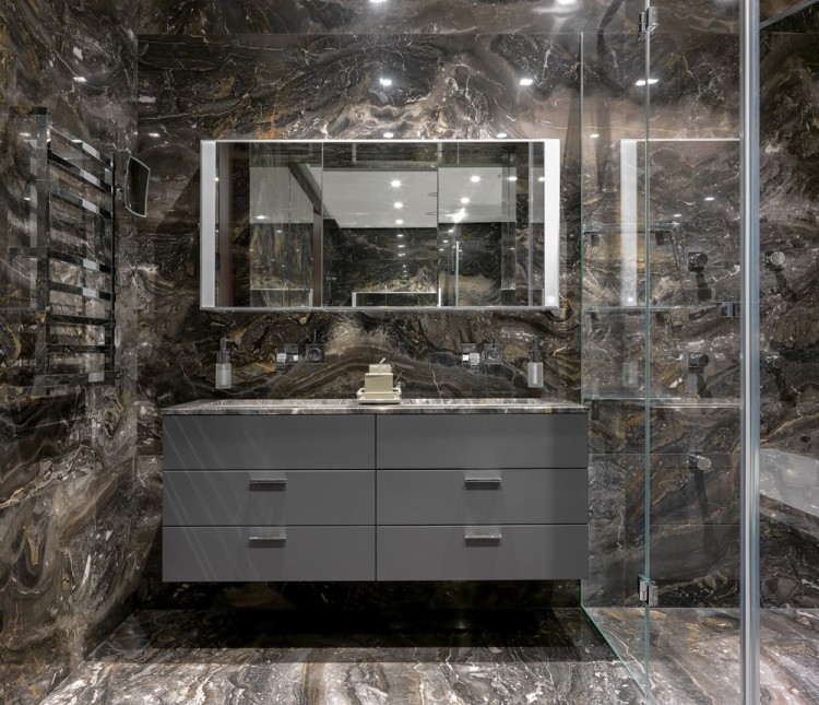 Современный дизайн интерьера ванной комнаты пентхауса в Москве